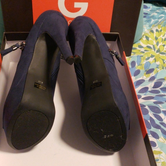 Shoes - Picture 4 of 8